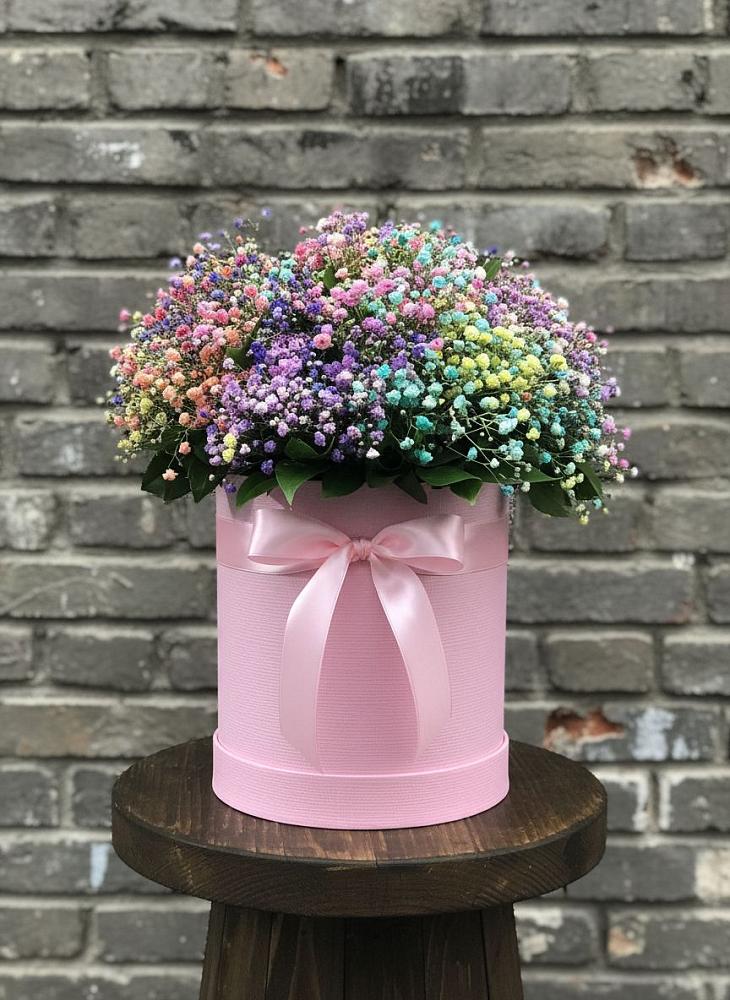 Цветочная композиция из Гипсофила и Розы в шляпной коробке в Бараново