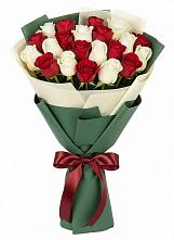Букет Микс из красных и белых роз в Бараново