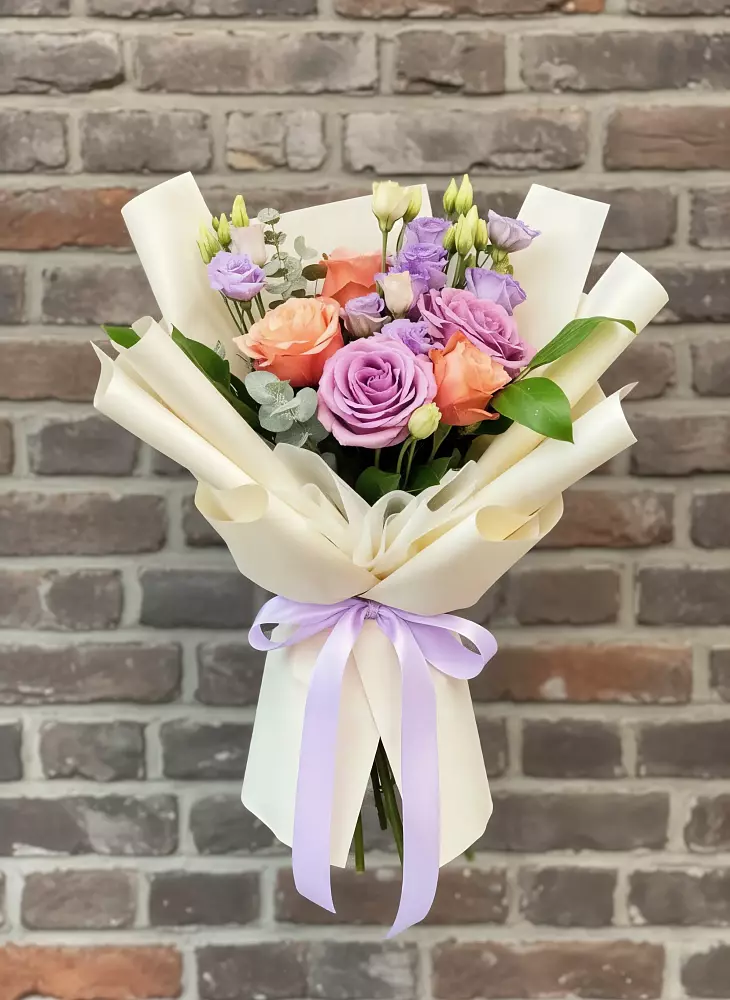 Букет цветов из: Лизиантусы и Розы в Бараново