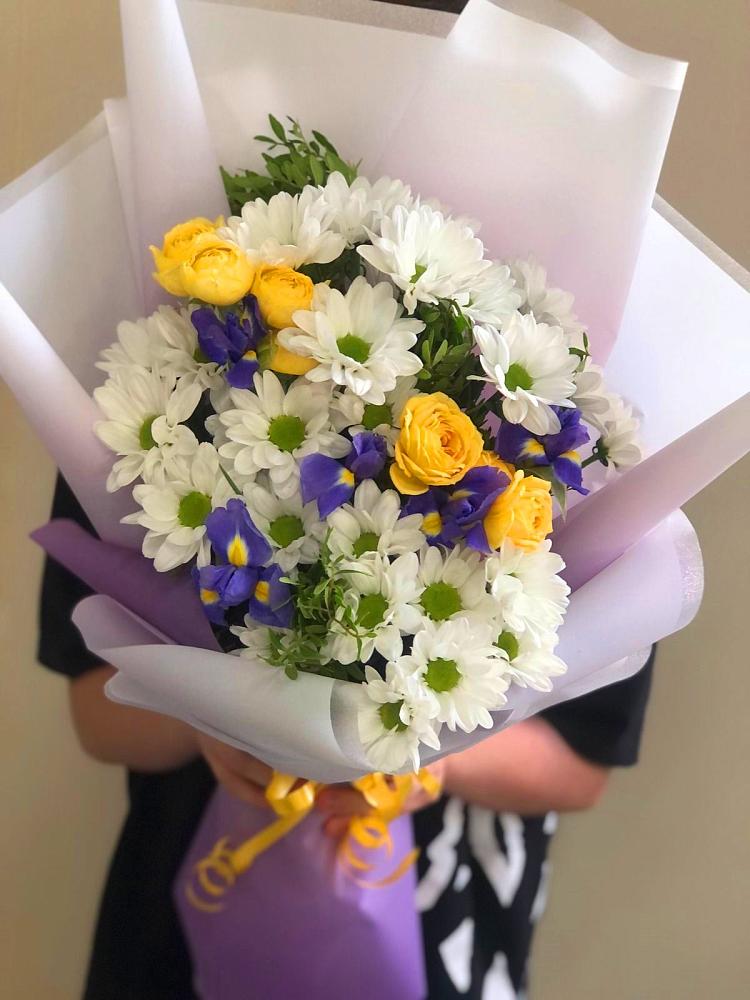 Букет цветов из: Ирисы, Хризантемы и Розы в Бараново