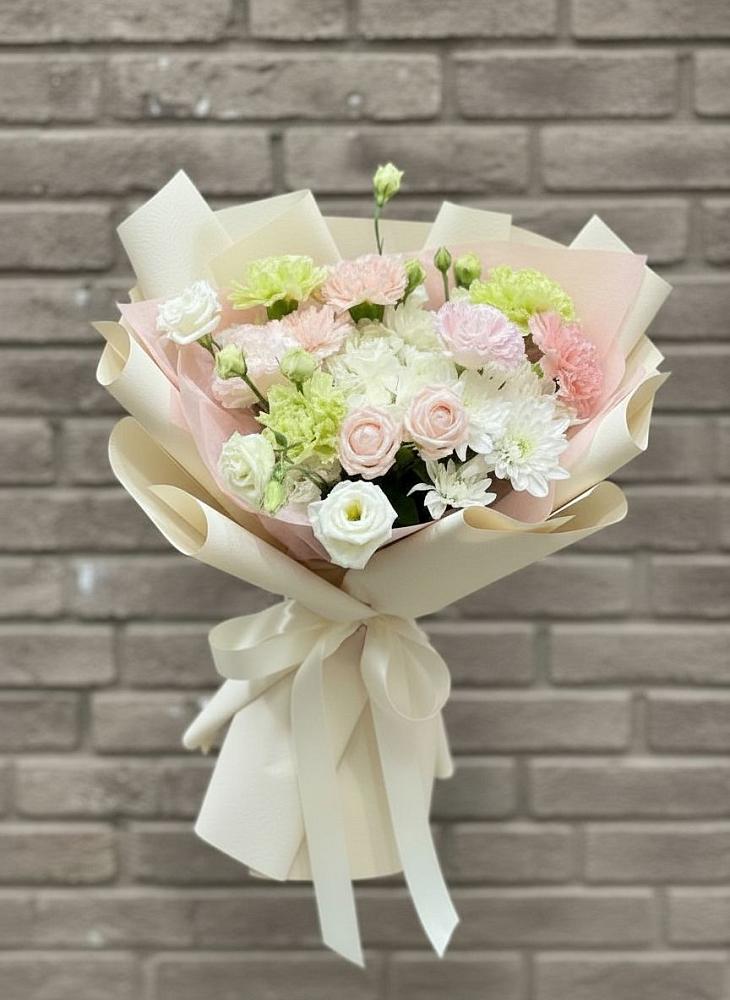 Букет цветов из: Гвоздики, Розы, Лизиантусы и Хризантемы в Бараново