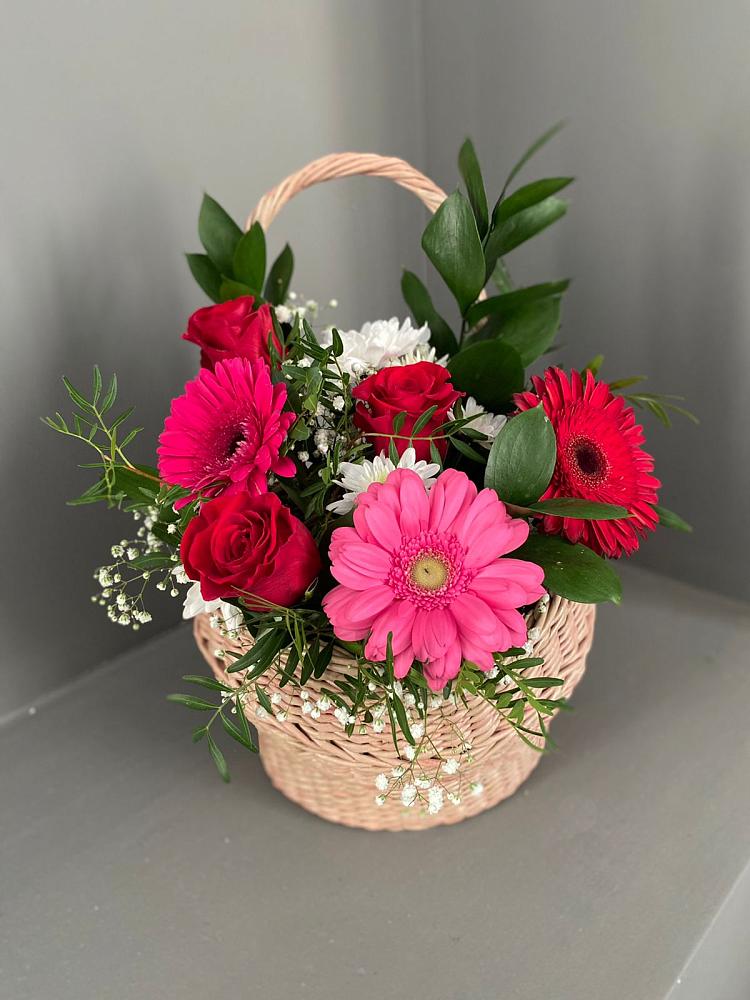 Цветочная композиция из Розы, Хризантемы и Герберы в корзине в Бараново